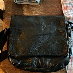 GH Bass / black leather messenger bag